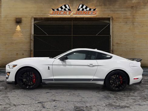 Used 2021 Ford Mustang Shelby GT500 w/ Technology Package RWD image 2