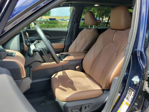 Used 2025 Toyota Grand Highlander AWD Hybrid image 18