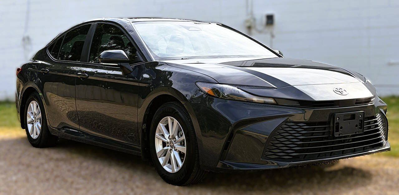 Used 2025 Toyota Camry LE w/ Convenience Package FWD image 10