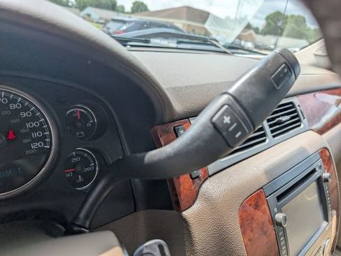 Used 2013 Chevrolet Silverado 3500 LTZ AWD/4WD image 23