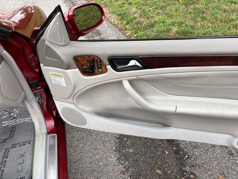 Used 2000 Mercedes-Benz CLK 320 Cabriolet image 28
