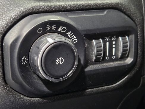 Used 2018 Jeep Wrangler Unlimited Sahara w/ Dual Top Group image 21