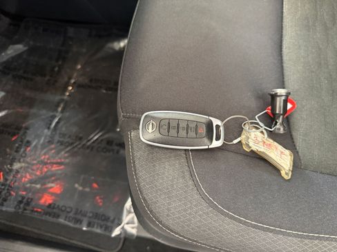 Used 2025 Nissan Pathfinder SV image 18