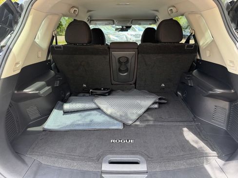Used 2019 Nissan Rogue S w/ Special Edition Package FWD image 7