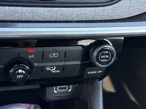 Used 2022 Jeep Compass Latitude FWD image 24