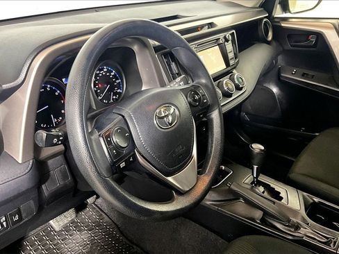 Used 2018 Toyota RAV4 LE image 10