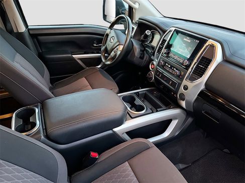 Used 2024 Nissan Titan SV w/ SV Convenience Package image 23