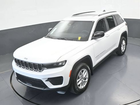 Used 2025 Jeep Grand Cherokee Laredo X RWD image 41