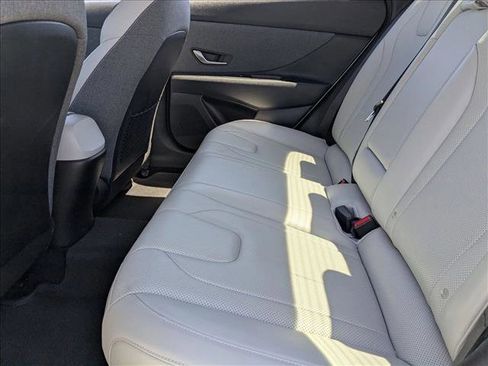 Used 2023 Hyundai Elantra Limited FWD image 17