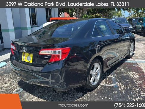 Used 2012 Toyota Camry SE w/ Leather Pkg FWD image 10