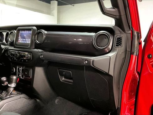Used 2020 Jeep Gladiator Sport image 19