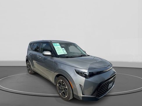 Used 2023 Kia Soul EX FWD image 3