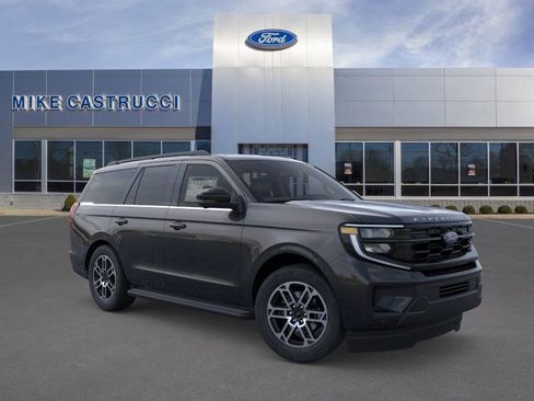 New 2026 Ford Expedition Active image 7