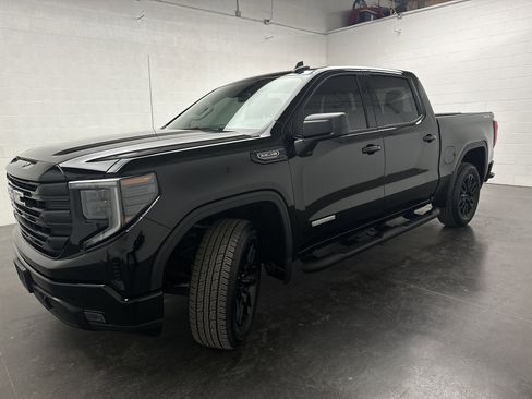 Used 2025 GMC Sierra 1500 Elevation image 4