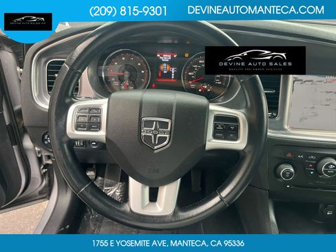 Used 2014 Dodge Charger SXT image 16