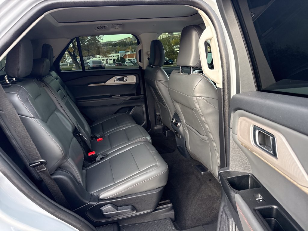 Used 2025 Ford Explorer Active w/ Active Comfort Package AWD/4WD image 27