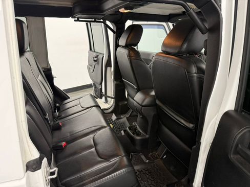 Used 2015 Jeep Wrangler Unlimited Sahara AWD/4WD image 41