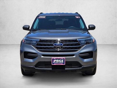 Used 2021 Ford Explorer XLT RWD image 2