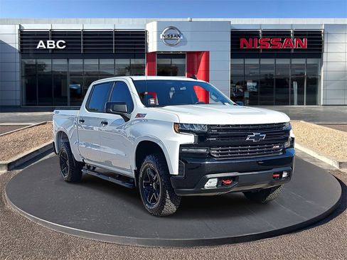 Used 2021 Chevrolet Silverado 1500 LT Trail Boss w/ Convenience Package II image 3