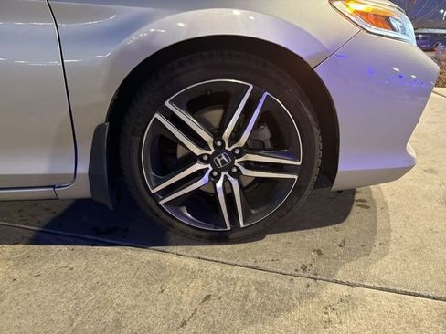 Used 2017 Honda Accord Touring image 12