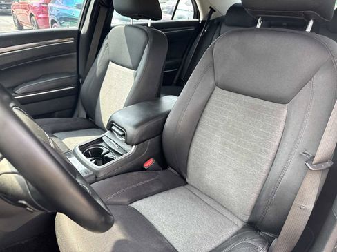 Used 2018 Chrysler 300 Touring image 16