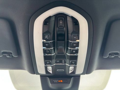 Certified 2023 Porsche Macan AWD/4WD image 34