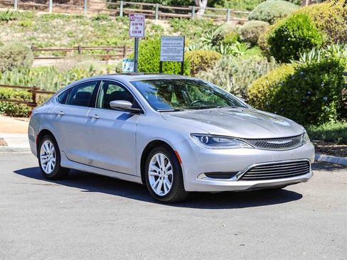 Used 2015 Chrysler 200 Limited w/ Convenience Group FWD image 7