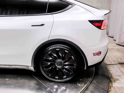 Used 2022 Tesla Model Y Performance AWD/4WD image 8
