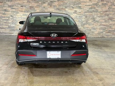 New 2025 Hyundai Elantra SE image 6