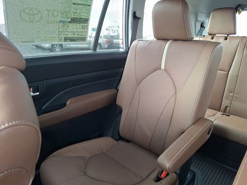 New 2026 Toyota Grand Highlander AWD image 12