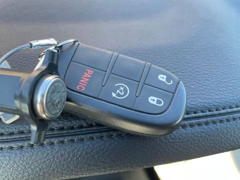 Used 2025 Jeep Compass Limited image 24