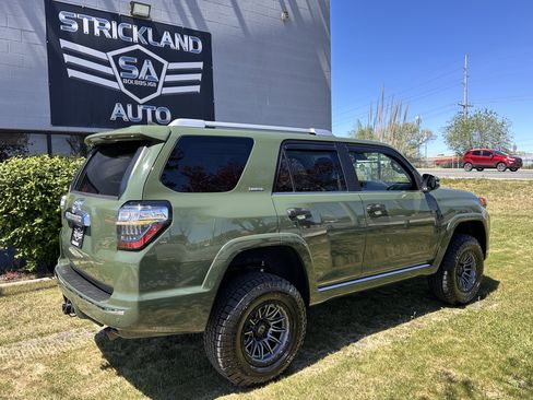 Used 2022 Toyota 4Runner Limited AWD/4WD image 7