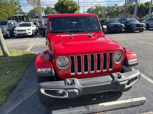 Used 2019 Jeep Wrangler Unlimited Sahara image 4