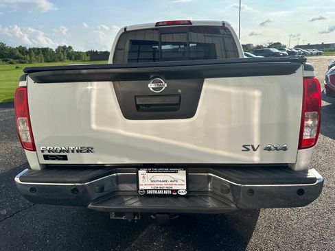Used 2014 Nissan Frontier SV w/ SV Value Truck Package AWD/4WD image 11