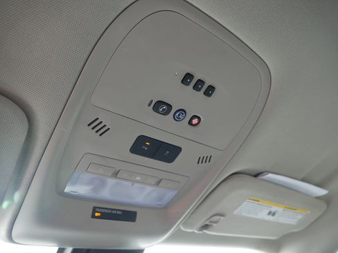 Used 2013 Chevrolet Volt Premium w/ Premium Trim Package image 32