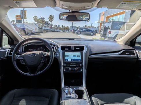 Used 2020 Ford Fusion SE image 14