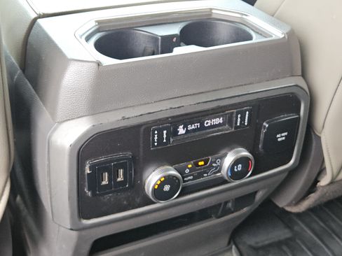 Used 2018 Ford Expedition XLT w/ Equipment Group 202A RWD image 31
