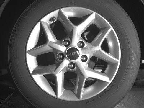 Used 2025 Kia Soul LX w/ LX Technology Package FWD image 14