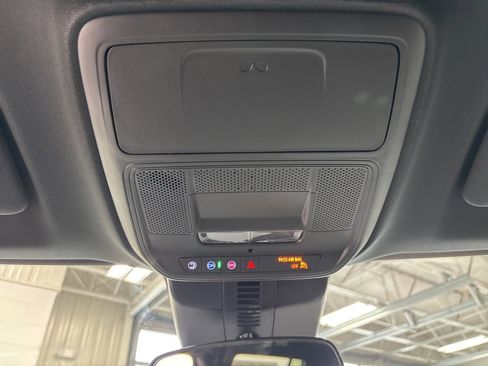 New 2026 Chevrolet Traverse LT image 15