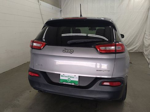 Used 2016 Jeep Cherokee Sport image 7