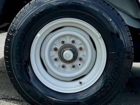 Used 2023 Ford E-350 and Econoline 350 Super Duty w/ Power Windows & Locks Group RWD image 36