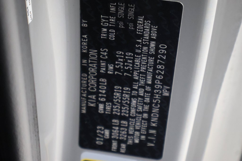 Used 2023 Kia Carnival EX FWD image 47
