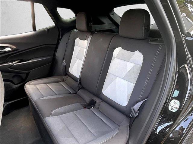 Used 2025 Chevrolet Trax RS FWD image 27