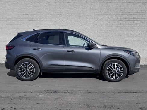 Certified 2023 Ford Escape SE w/ PHEV Premium Package image 4