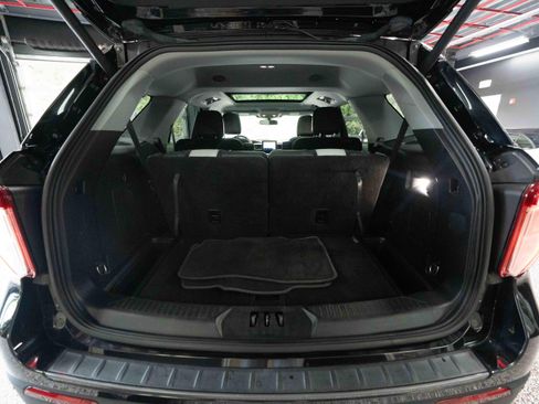 Used 2021 Ford Explorer XLT w/ Equipment Group 202A AWD/4WD image 28