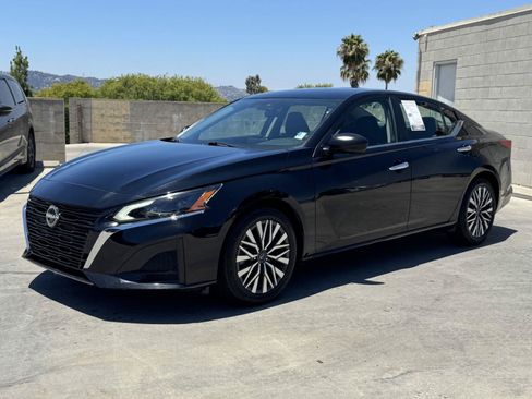 Used 2024 Nissan Altima 2.5 SV FWD image 3
