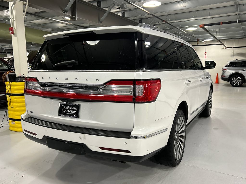 Used 2021 Lincoln Navigator Reserve w/ Luxury Package AWD/4WD image 2
