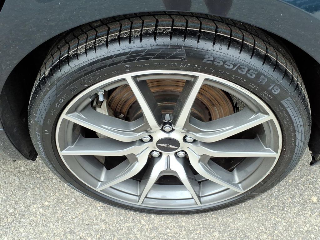Used 2025 Genesis G70 2.5T AWD/4WD image 9