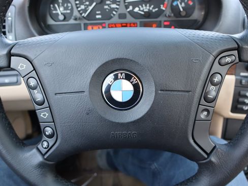 Used 2004 BMW 325i Sedan image 25