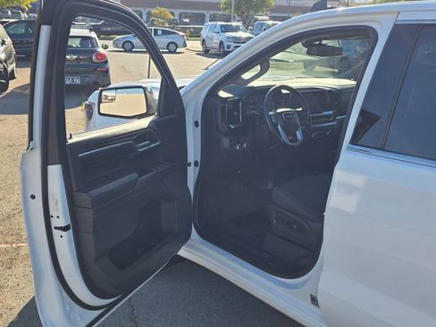 Used 2024 GMC Sierra 1500 SLE image 31